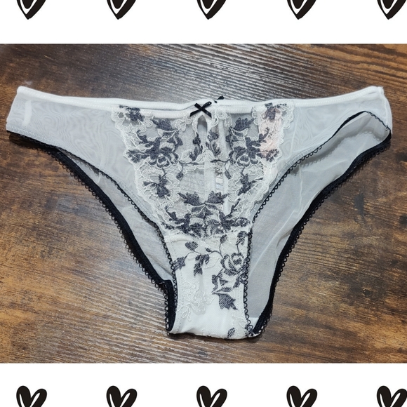 🖤Victoria's Secret Dream Angels Lace Cheekini Panty - Picture 2 of 6